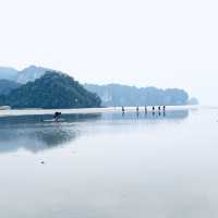 หาดนพรัตน์ธารา กับความงามสะดุดตายามเย็น