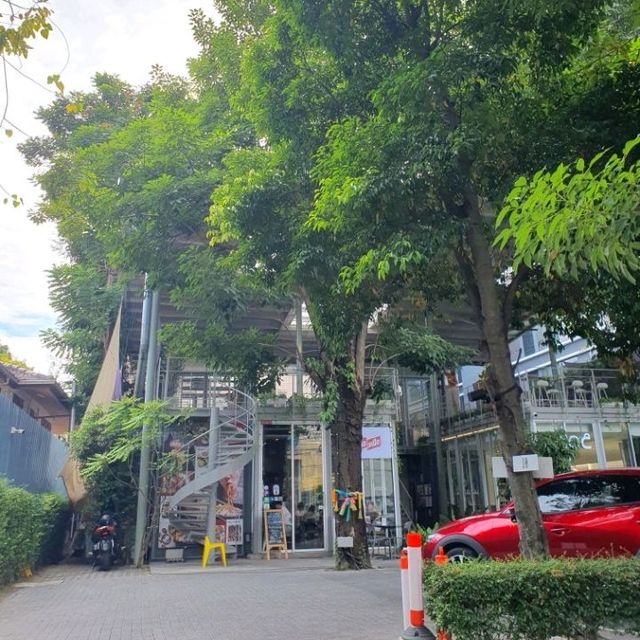 에까마이 문화공간 POWWOWWOW BKK