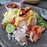 มื้อกลางวันอร่อยๆที่ "บ้านรวยสุข" 
