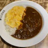 維多利亞公園旁，享用著名咖哩飯晚餐！