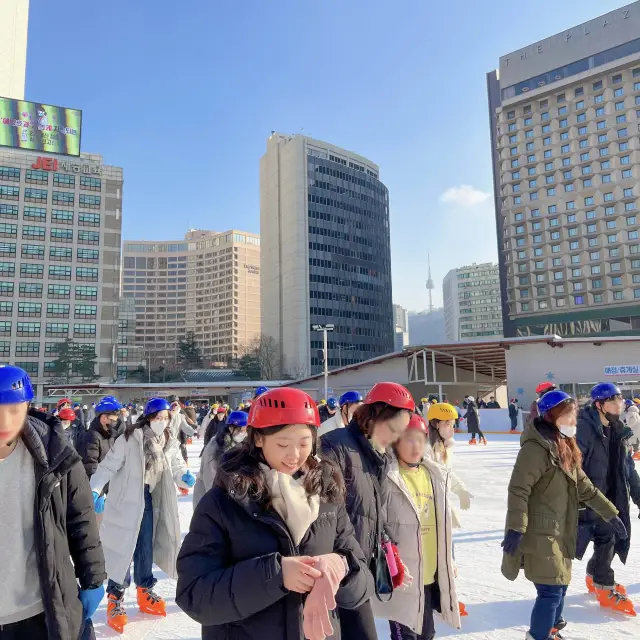 서울에 나타난 대형 스케이트장 ⛸️❄️