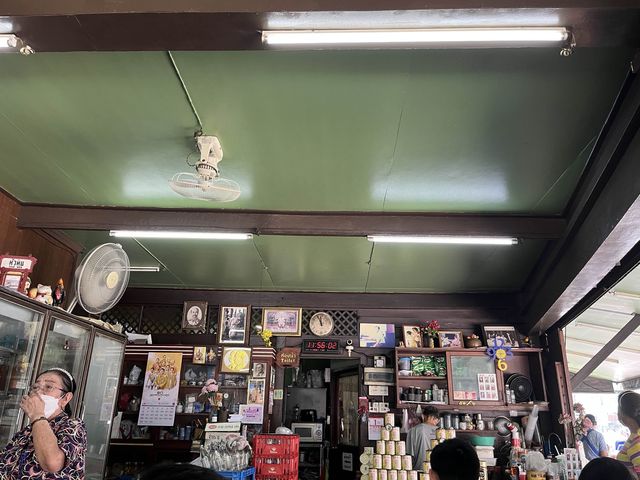 Breakfast in a Vintage Chinese Restaurant
