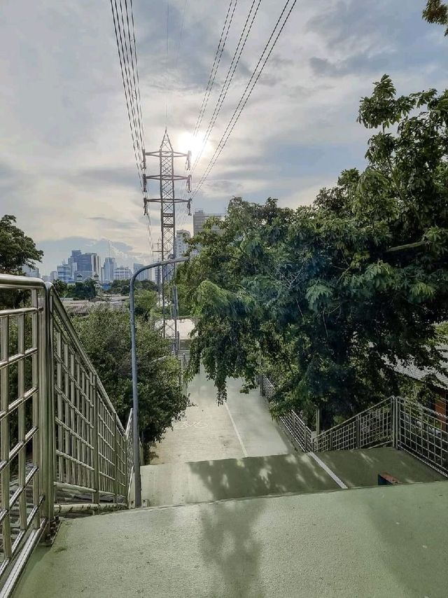 วิธีนั่ง MRT ไปถ่ายรูปที่ 🤳" #สะพานเขียว ”