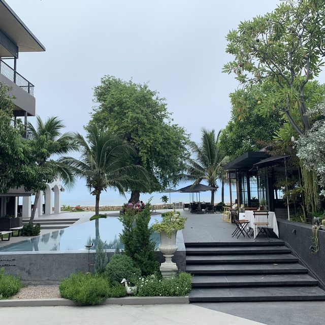 Siam Beach Resort หัวหิน เดิน 10 ก้าวลงชายหาด