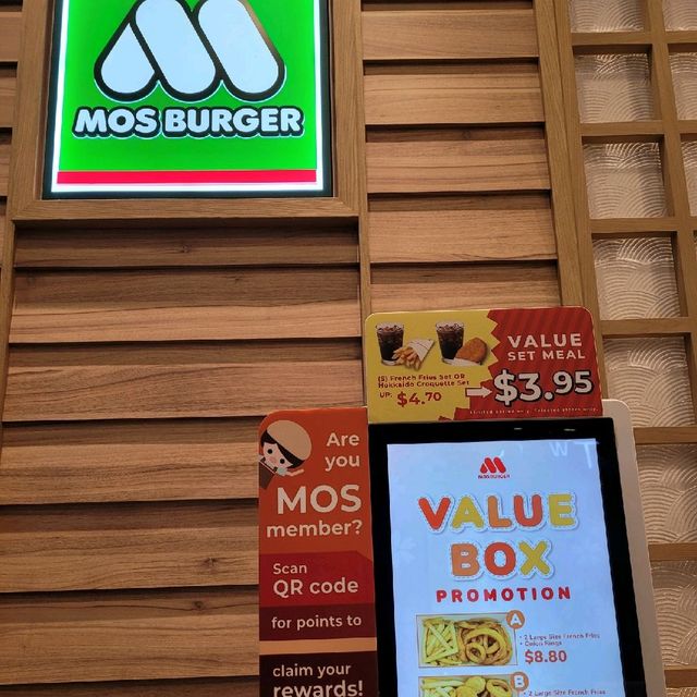 Hello Kitty x Mos Burgers