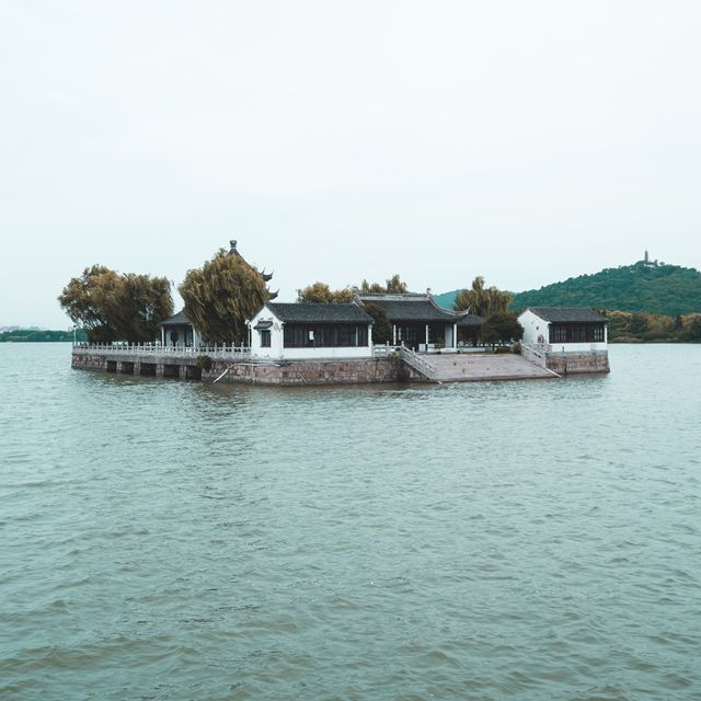 The floating temple on Shihu lake Suzhou!