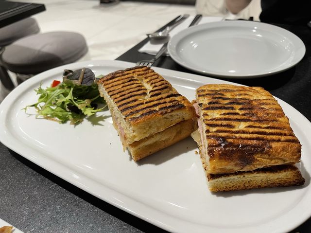 潮牌店內驚喜CAFE@OFF-WHITE