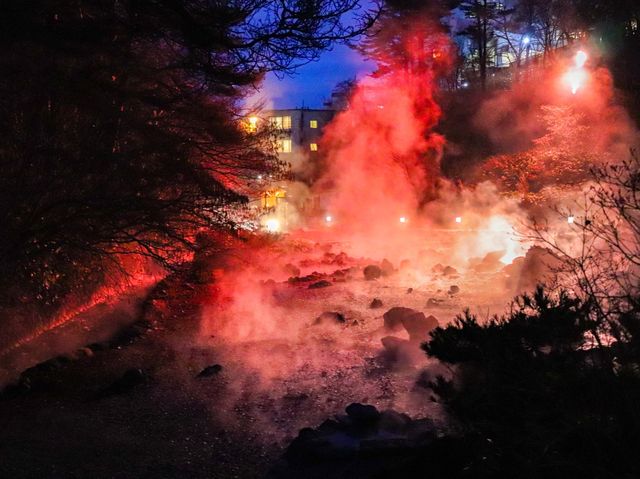 【草津・西の河原公園】幻想的な湯煙の中で夜散歩