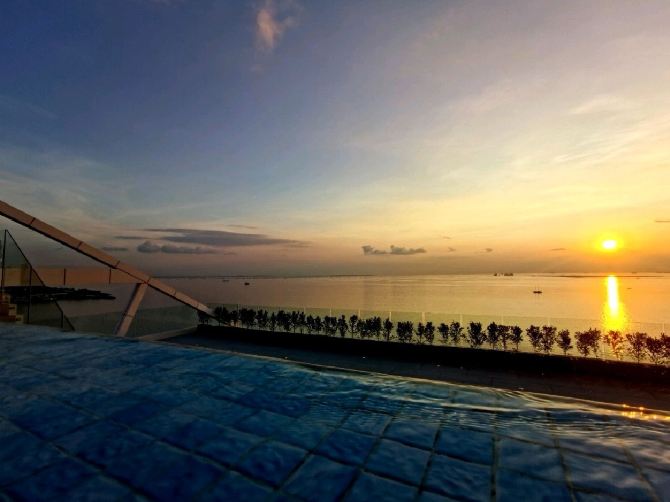 Infinity Pool, Infinity Cool! 🌊💦💧 | Trip.com Taipei Travelogues