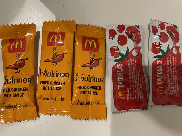 バンコク　マックでマクドナルドさんと2ショット✌︎('ω')✌︎