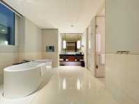 Spacious twin room for staycation