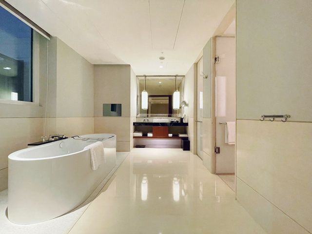 Spacious twin room for staycation