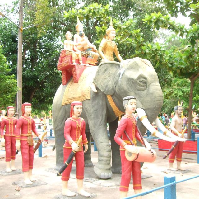 เที่ยววัดม่วง พระองค์ใหญ่ที่สุดในโลก ดูหุ่นปั้น