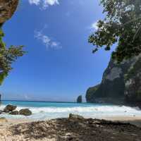 Most beautiful waves in Tembeling beach!!