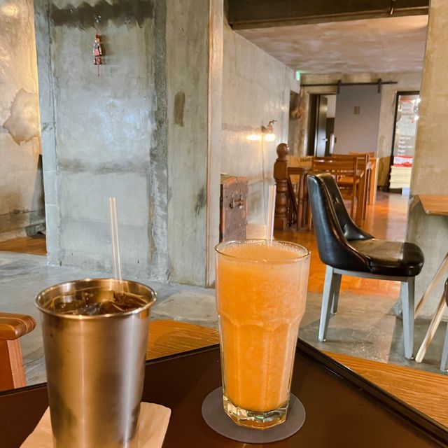 연희동 카공하기 좋은카페 ☕️📚 <로덴드론>