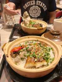 快餐店都有特色煲仔飯～