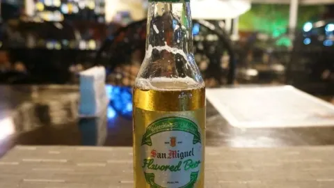 🍺Путешествие по Маниле — Выпить бутылку пива за 50 песо (1200 вон) в баре Subic — Rotonda Bar & Grill — traveler post in Субик