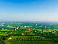 BALLOONS OVER BAGAN 