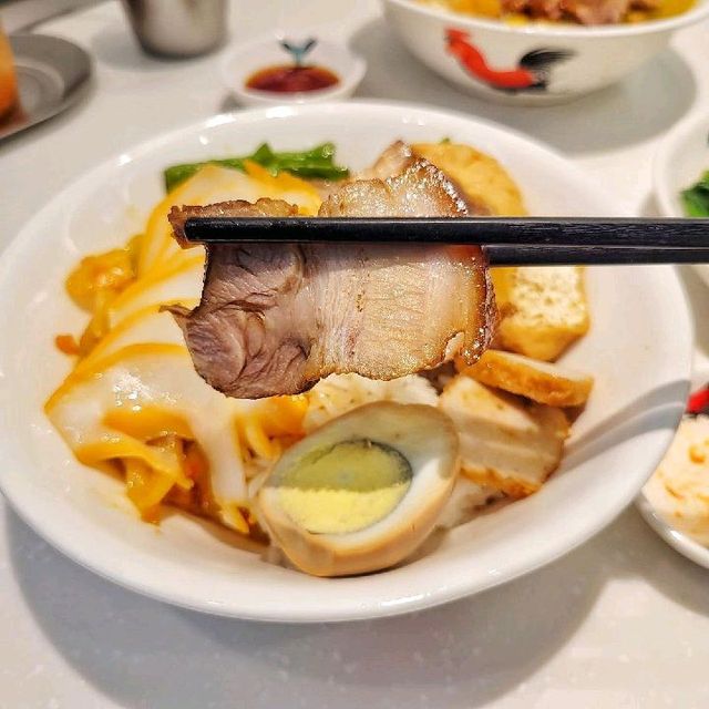 Happy lunch at HongKong Restaurant 😄💓💓 Happy lunch at HongKong Restaurant 😄💓💓