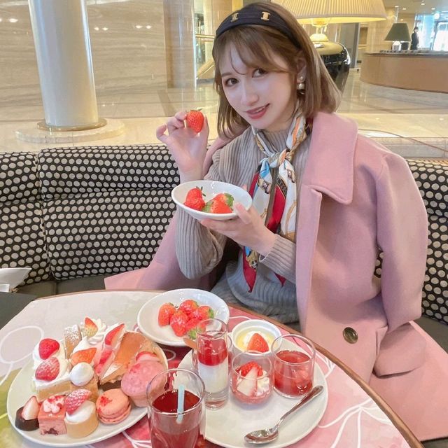 ホテルでイチゴ狩り🍓【ニューオータニ・アフタヌーンティーLounge SATSUKI】⭐