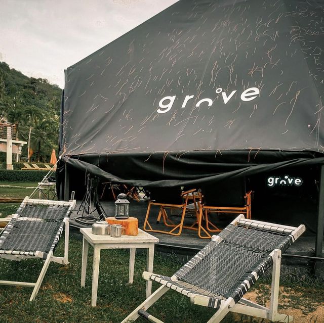 “ Grove Phuket ” คาเฟ่ที่มีเต้นท์สีดำขนาดใหญ่