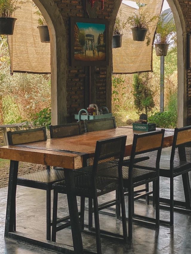  Café Laura สระบุรี