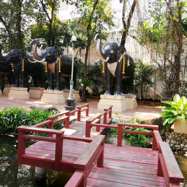 三頭象神博物館