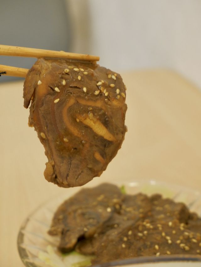 零澱粉質的龍蝦蒟蒻麵，牛腱和醉雞卷都出色 