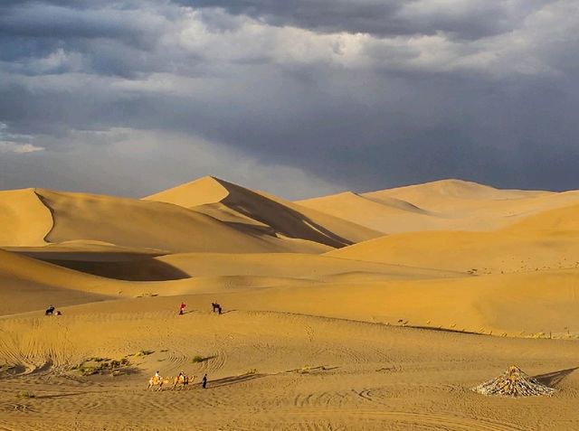 Dunhuang desert oasis adventure 