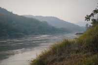 Self-driving on the northwest route of Laos: Arrive at Bokeo and watch the sunset over the Mekong River.