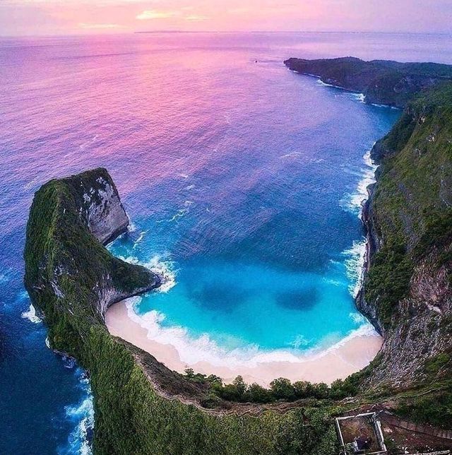 KELINGKING BEACH : NUSA PENIDA