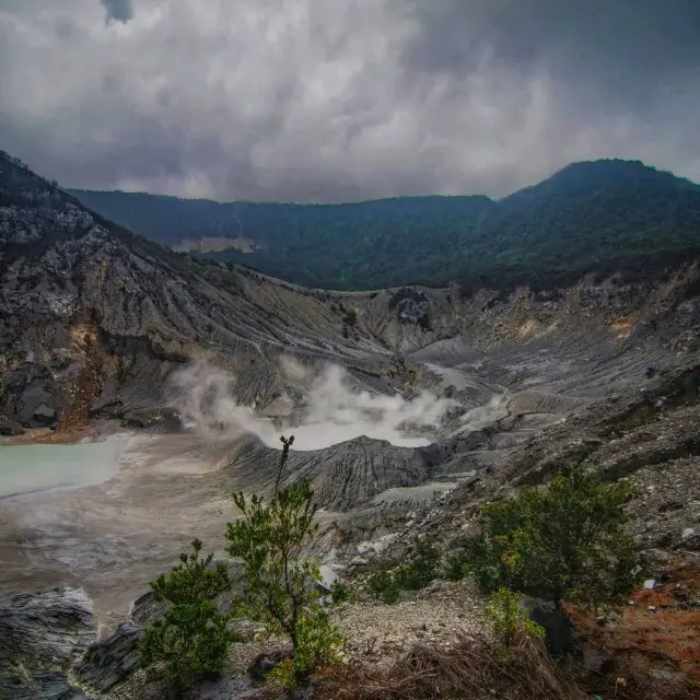 TANGKUBAN PERAHU - MOUNTAIN