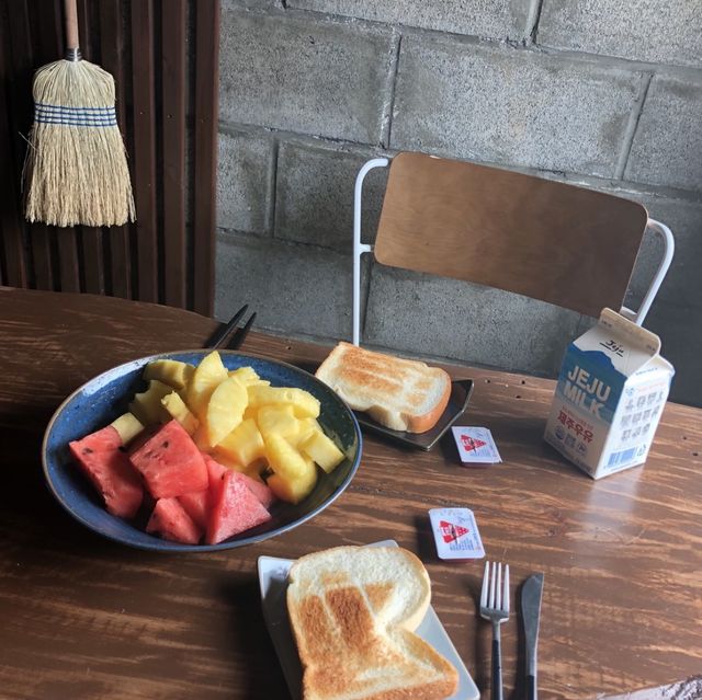감각적인 인테리어의 퓨전 한옥숙소 [어쩌다영락]