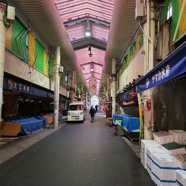 日本海の取れたて海の幸が贅沢に食べられる【近江町市場】⭐