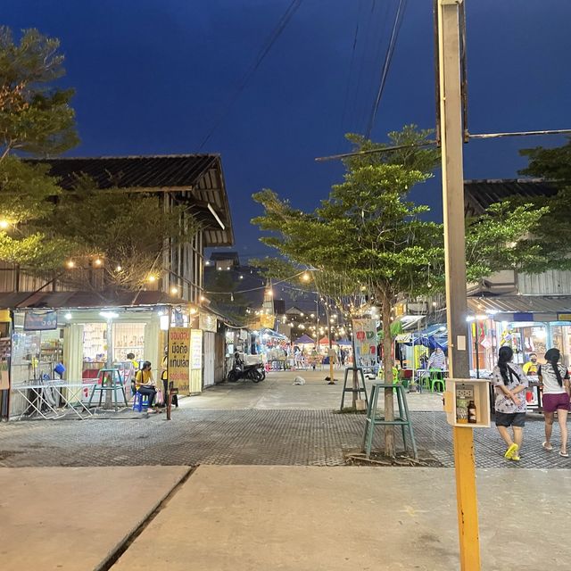 ตลาดนัดเรือบิน