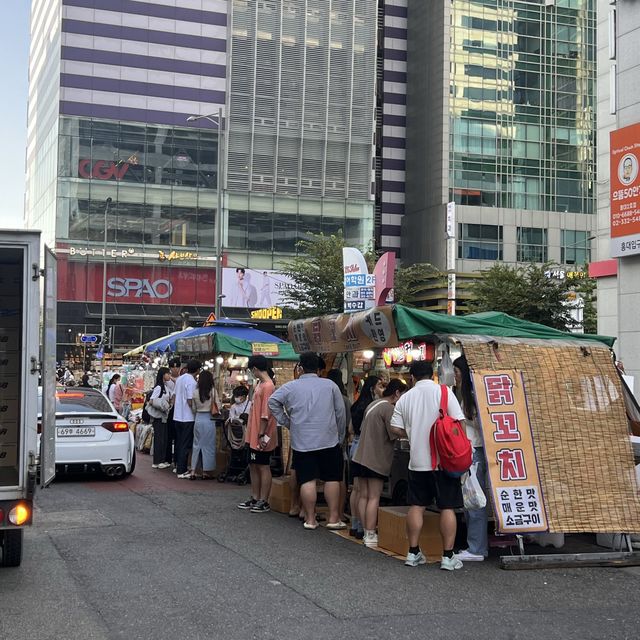 韓国/ソウル【弘大】若者の街弘大(ホンデ)の街並み