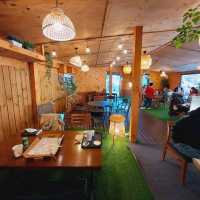 Relaxing at Relax cafe, Bukhansan UI