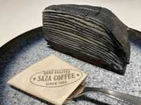 東京丸の内。KITTE『SAZA COFFEE』の真っ黒『SL ミルクレープ』