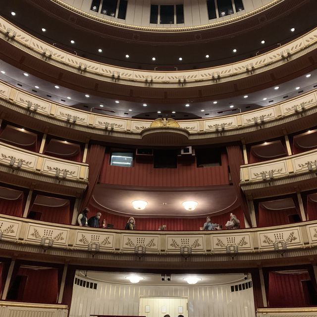 The classical, high-end entertainment! Vienna State Opera