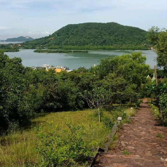 จุดชมวิวที่สวยที่สุดของเมืองสงขลา ยอดเขาตังกวน