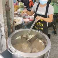Rung Rueang Pork Noodles 🐷