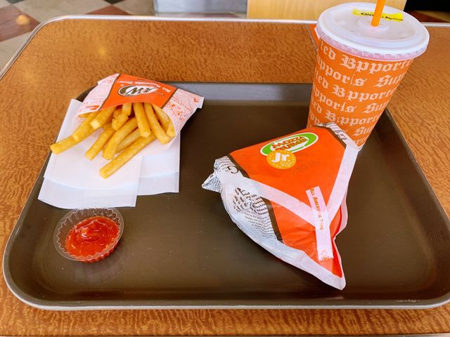 【沖縄】人気ハンバーガー店「A&W」！