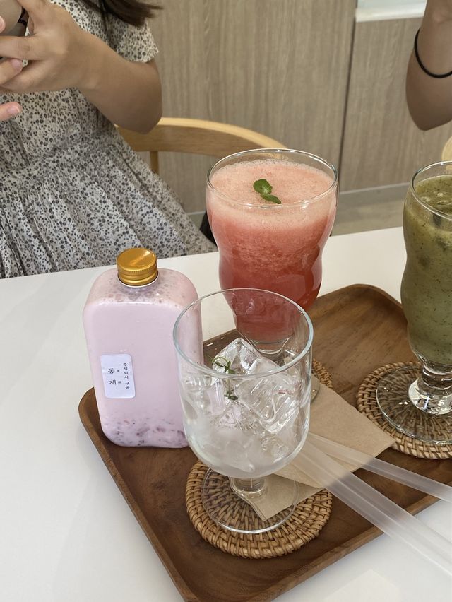 화이트 감성 카페 추천 🍨 