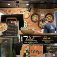 ตั๊กกระเพราถาดยักษ์ @ MRT ลาดพร้าว