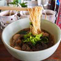 ก๋วยเตี๋ยวกลางไร่ บ้านไทยนิยม อร่อยมาก สุดจัด