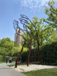 Sculptures and stray cats in this park