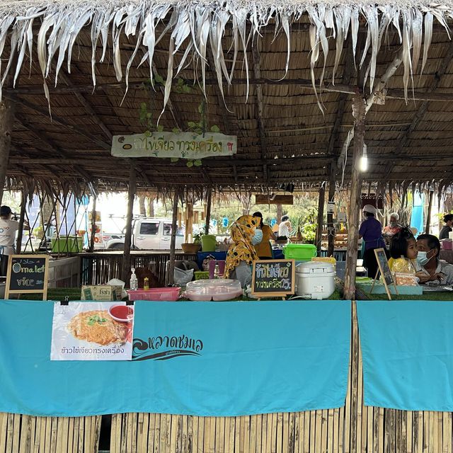 หลาดชมเล  หลาดเล็ก ๆ วิถีชาวบ้าน