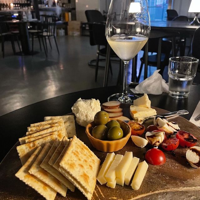 우아하게 와인 한잔🥰 고급지고 이쁜 안주들! 스월링 라운지🥂