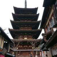 京都の名所 八坂の塔！