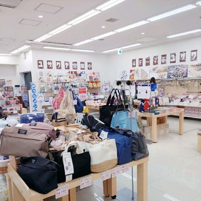 最大90％オフ　改装セール実施中！神戸ユザワヤ